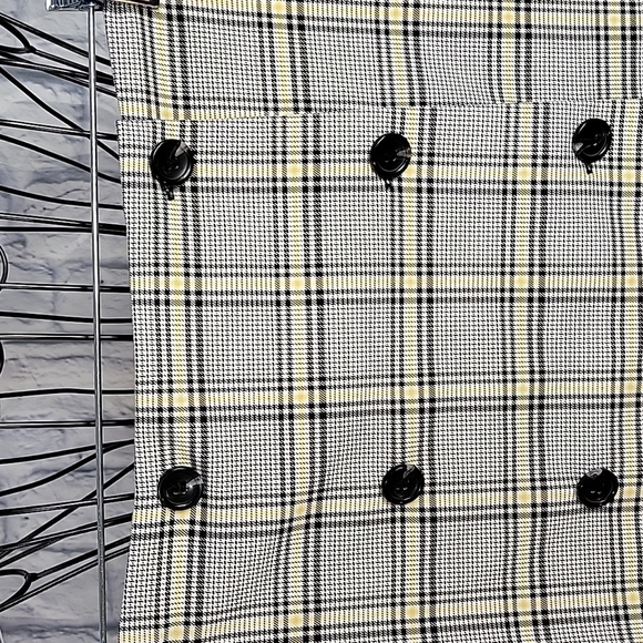 *H & M DIVIDED Black and Yellow Plaid Wrap Around Mini Skirt‎ Size 4 - Picture 2 of 7